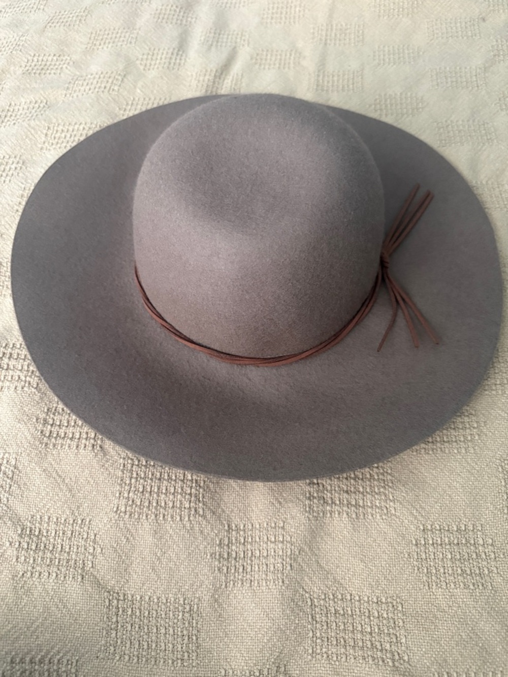 D&Y %100 Wool Hat with Thin Leather Tie